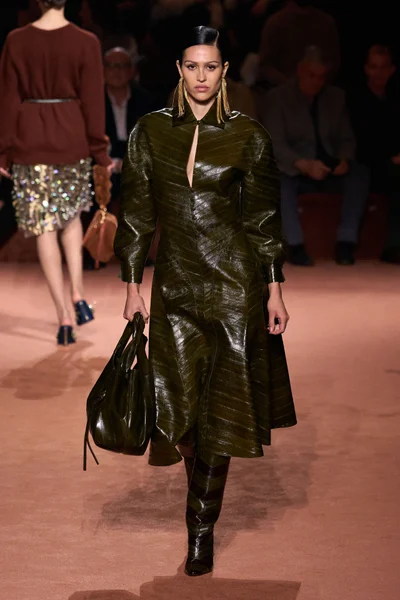 Look 34